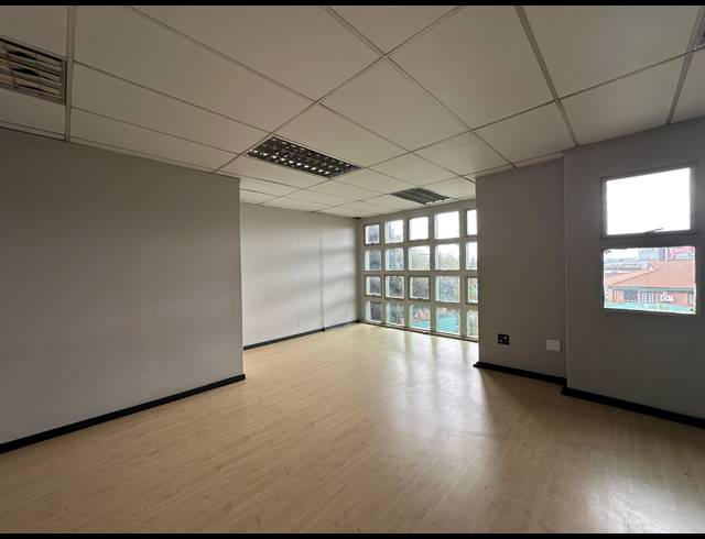 129.40M² OFFICE TO LET IN HIGHVELD